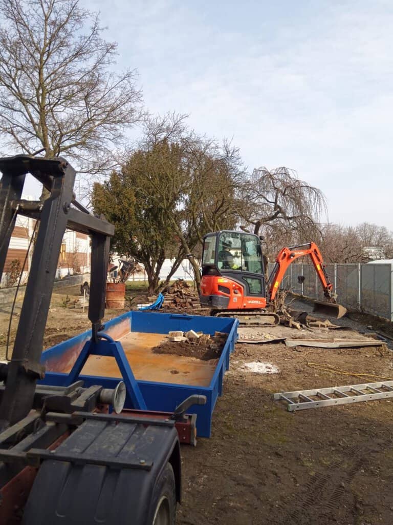 Bazar, nabídka, prodej stavebního stroje, nabízím bagr, prodám.