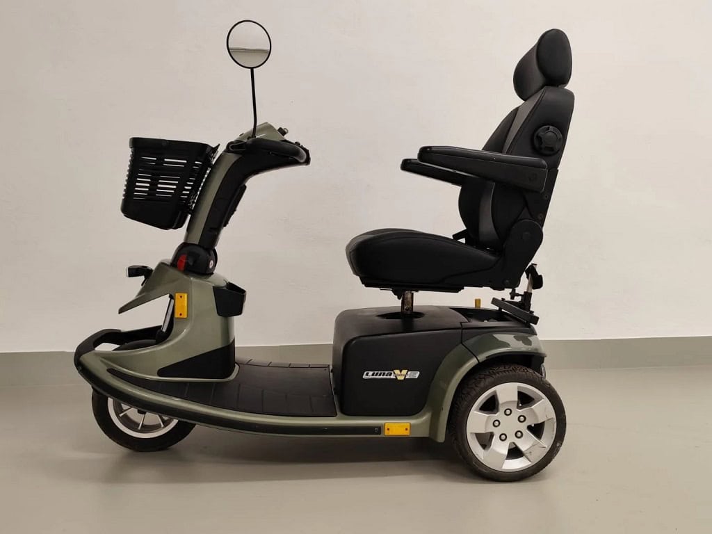 Bazar, nabídka, prodej, nabízím, prodám elektrický skútr s komfortním sedadlem a úložným košíkem.