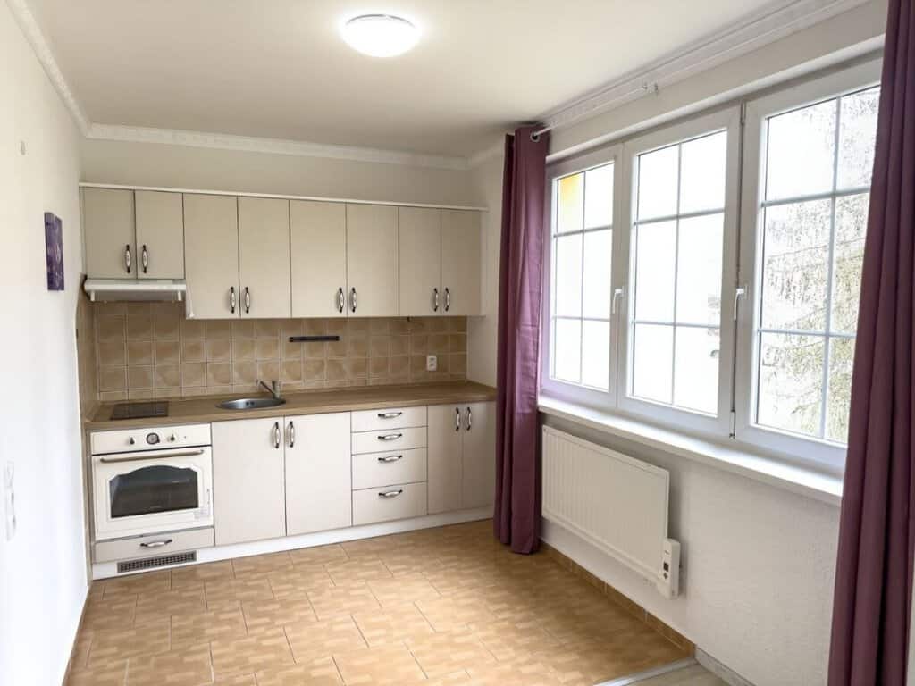 Bazar, nabídka, prodej, nabízím, prodám moderní kuchyňskou linku.