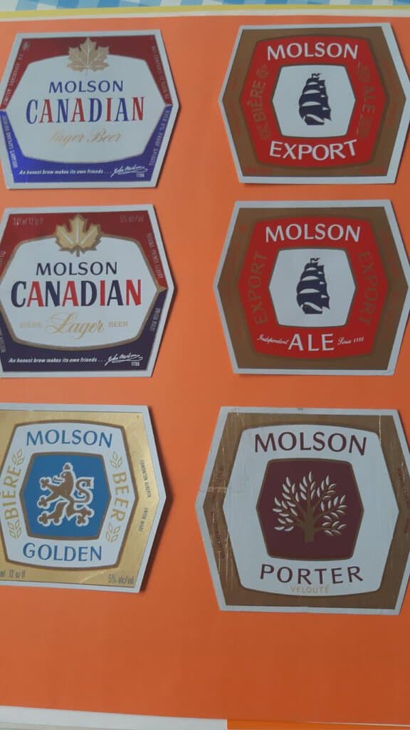 Etikety na pivo Molson Canadian, nabídka prodeje a výměny.
