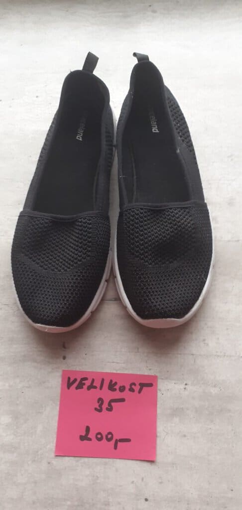 Bazar, nabídka, prodej, nabízím, prodám černé sportovní baleríny.
