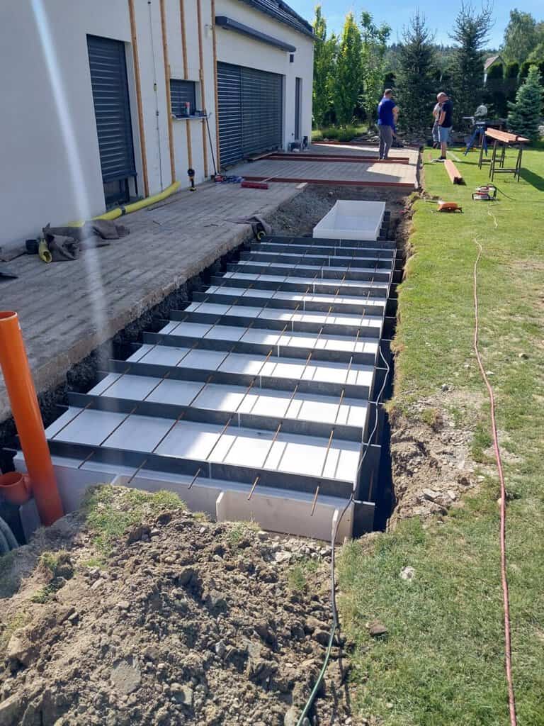 Bazar nabídka prodej, nabízím instalaci bazénu před domem, prodám zahradní bazén.