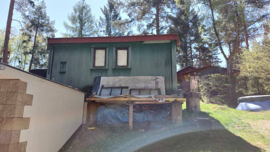 Bazar, nabídka, prodej, nabízím, prodám dřevěný domek v klidné lokalitě u lesa.