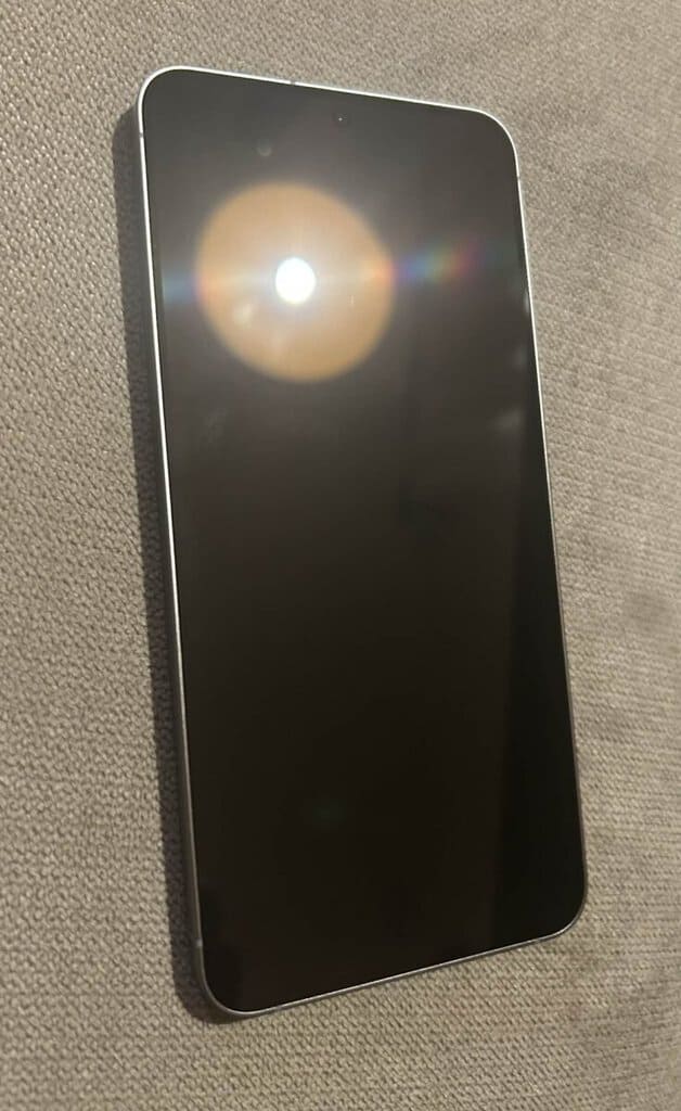 Bazar, nabídka, prodej, nabízím, prodám moderní smartphone s velkým displejem.