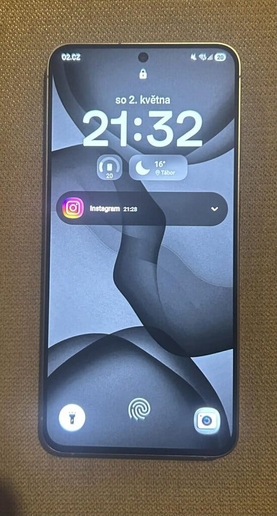 Bazar, nabídka, prodej, nabízím, prodám moderní smartphone na prodej.