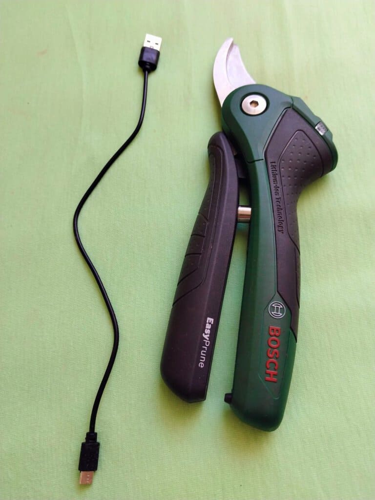 Bazar, nabídka, prodej, nabízím, prodám nůžky na větve Bosch s nabíječkou.