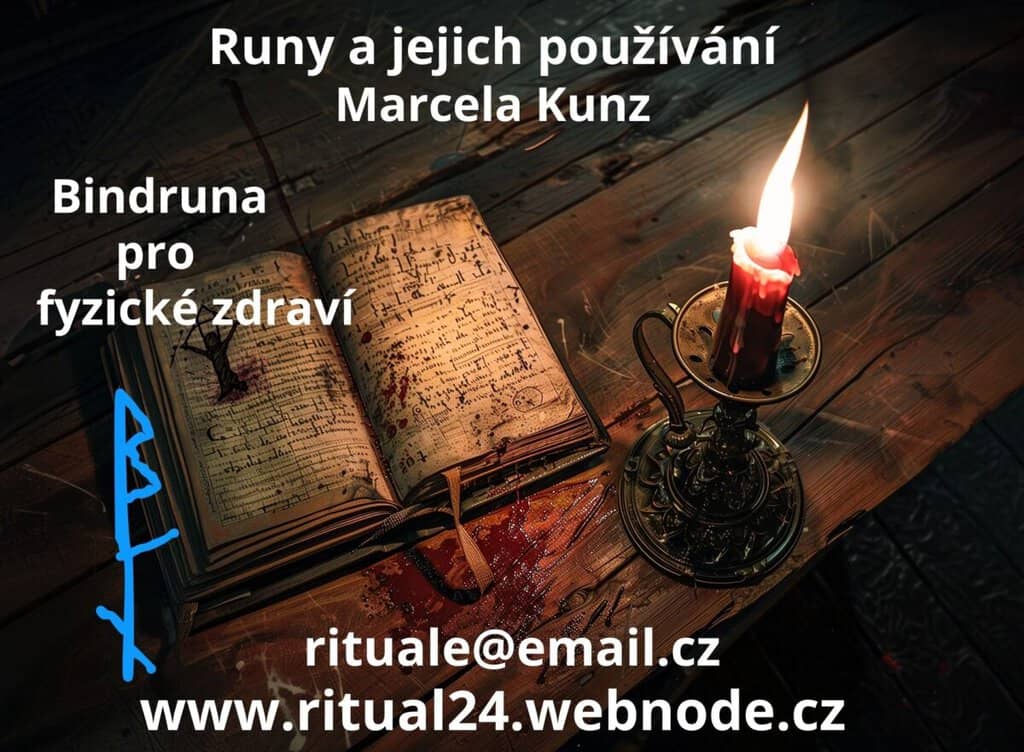 Staré runy a svíčka na dřevěném stole, duchovní praktika, symboly.