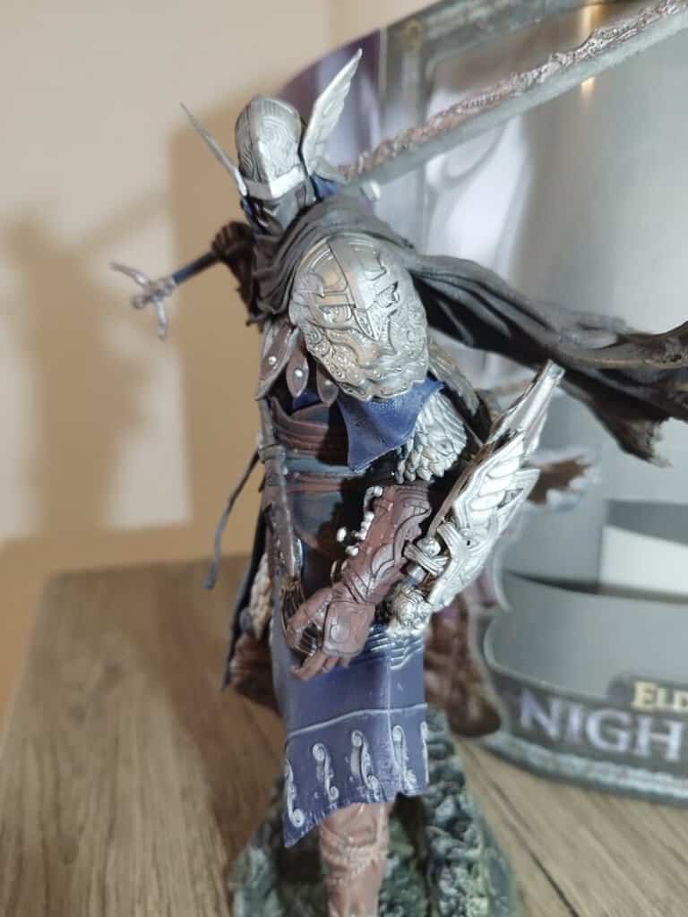Bazar, nabídka, prodej, nabízím, prodám fantasy figurku hrdiny s mečem.