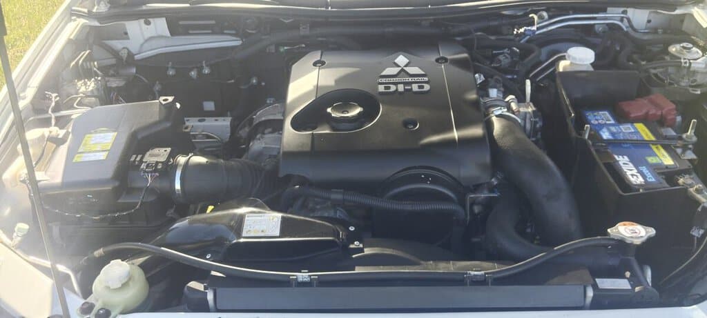Bazar, nabídka, prodej, nabízím, prodám motor auta.