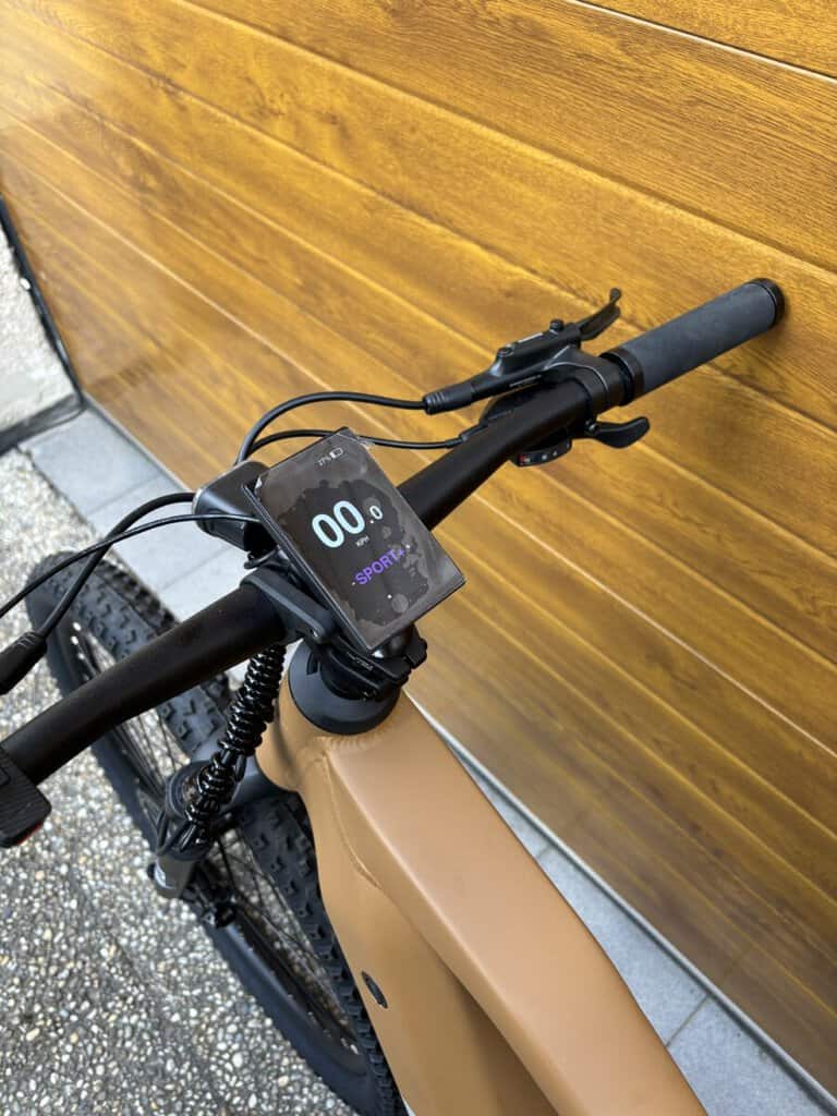 Bazar, nabídka, prodej, nabízím, prodám elektrokolo s displejem a výkonným motorem.