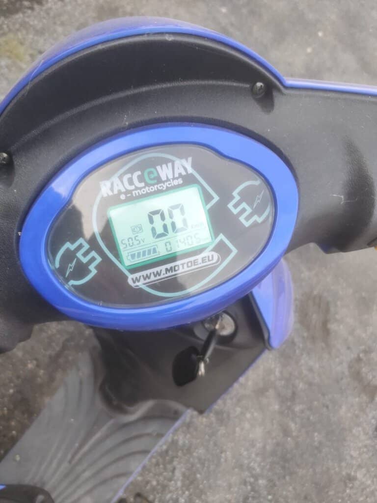 Bazar, nabídka, prodej elektrické koloběžky, nabízím, prodám.