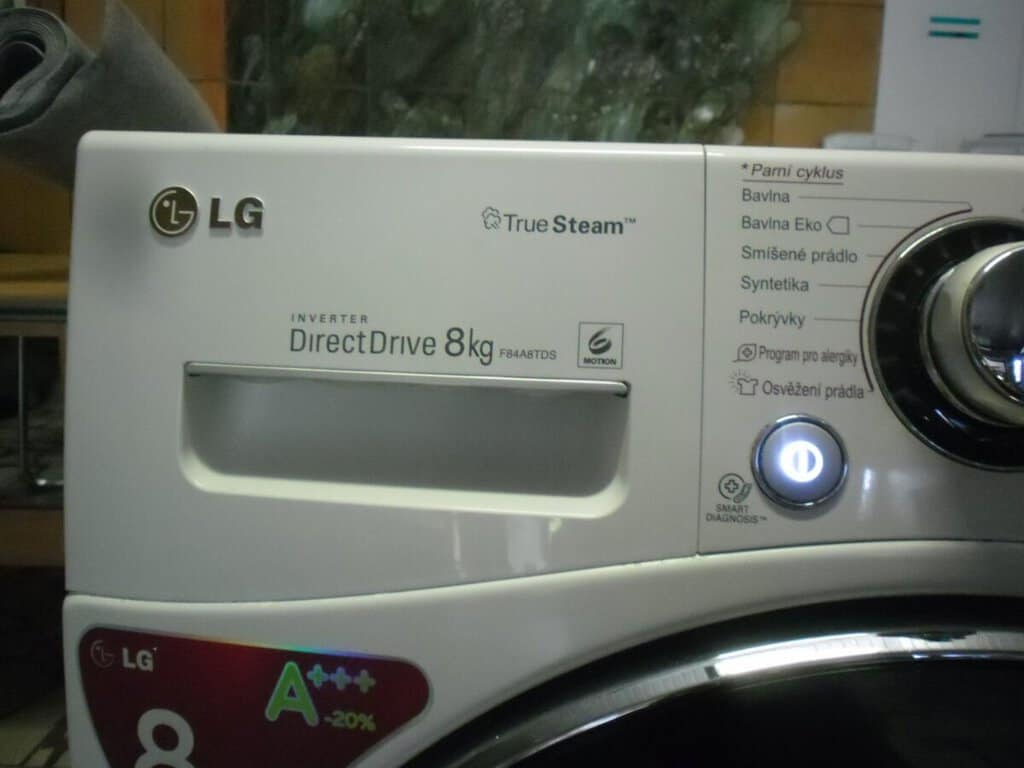 Pračka LG s funkcí DirectDrive, 8 kg, nabízím k prodeji v bazaru.