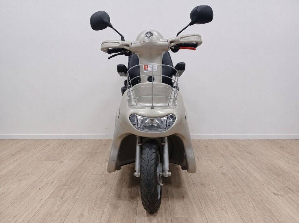 Bazar, nabídka motocyklu, prodám motorku, nabízím k prodeji.